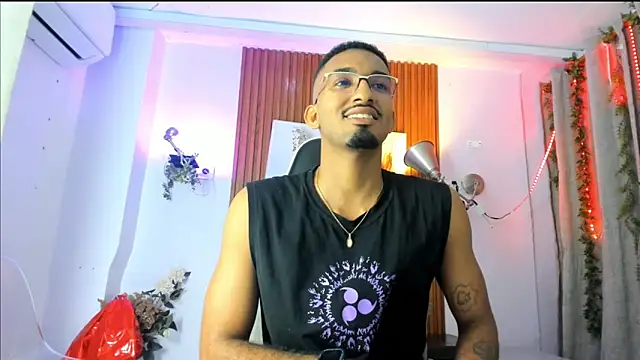 Snapshot of Darwin_mayo chatting on 10/13/25, 05:25 Darwin mayo online show from 10/13/25, 05:25