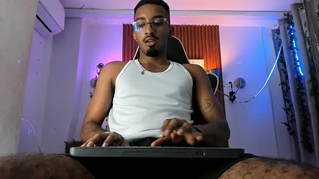 Snapshot of Darwin_mayo chatting on 11/26/25, 05:46 Darwin mayo online show from 11/26/25, 05:46