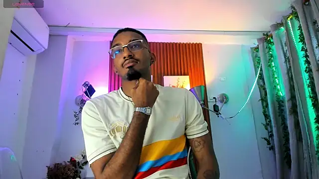 Snapshot of Darwin_mayo chatting on 11/20/25, 05:57 Darwin mayo online show from 11/20/25, 05:57