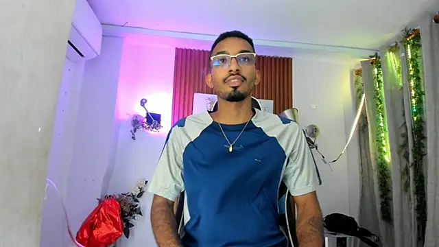 Snapshot of Darwin_mayo chatting on 10/20/25, 05:35 Darwin mayo online show from 10/20/25, 05:35