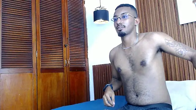Snapshot of Darwin_mayo chatting on 05/13/26, 03:30 Darwin mayo online show from 05/13/26, 03:30