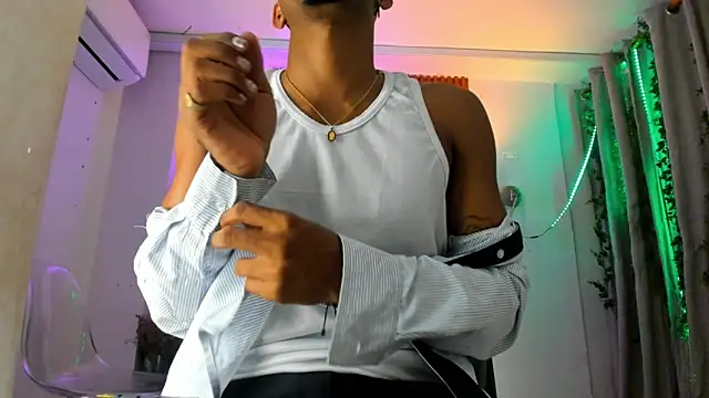 Snapshot of Darwin_mayo chatting on 11/18/25, 05:38 Darwin mayo online show from 11/18/25, 05:38