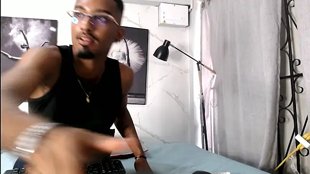 Snapshot of Darwin_mayo chatting on 11/10/25, 05:18 Darwin mayo online show from 11/10/25, 05:18