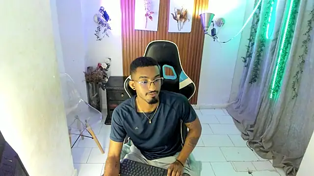 Snapshot of Darwin_mayo chatting on 11/08/25, 06:00 Darwin mayo online show from 11/08/25, 06:00