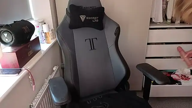 Snapshot of Lilly-Luscious chatting on 03/19/26, 04:51 Lilly-Luscious online show from 03/19/26, 04:51