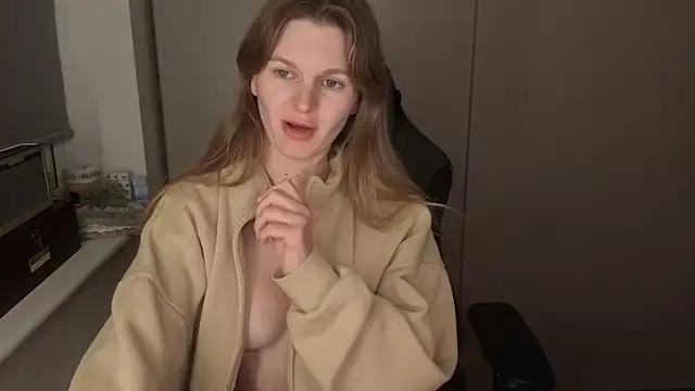 Lilly-Luscious online show from 11/26/25, 09:48