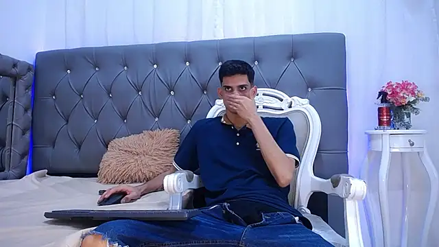 Sebalexis7 online show from 10/31/25, 03:47