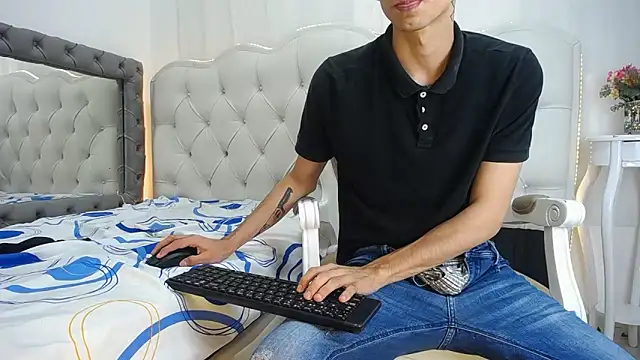 Sebalexis7 online show from 12/17/25, 02:49