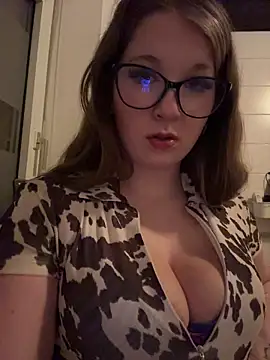 SweetTeenGirl online show from 11/12/25, 03:05