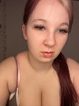 SweetTeenGirl online show from 04/13/26, 05:50