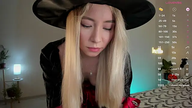 DanaCandy online show from 10/31/25, 08:27