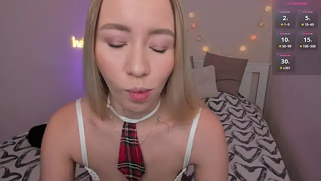 Snapshot of DanaCandy chatting on 03/22/25, 10:26 DanaCandy online show from 03/22/25, 10:26