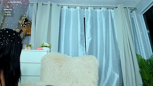 ParissHiltonX online show from 09/13/25, 03:17