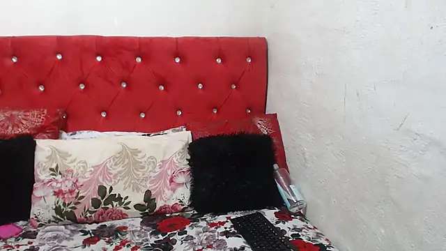 GoldSnowXxX online show from 11/15/25, 01:42