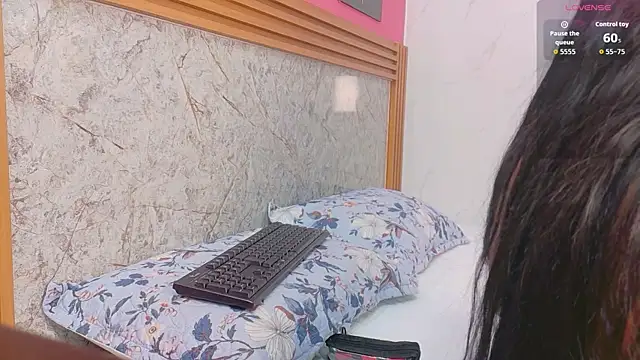 Snapshot of MySugarmoomy chatting on 06/19/26, 02:39 MySugarmoomy online show from 06/19/26, 02:39