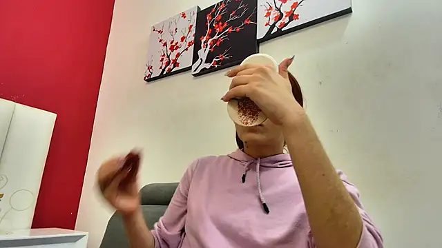 Snapshot of Tatiana_Jaramillo chatting on 12/18/25, 12:31 Tatiana Jaramillo online show from 12/18/25, 12:31