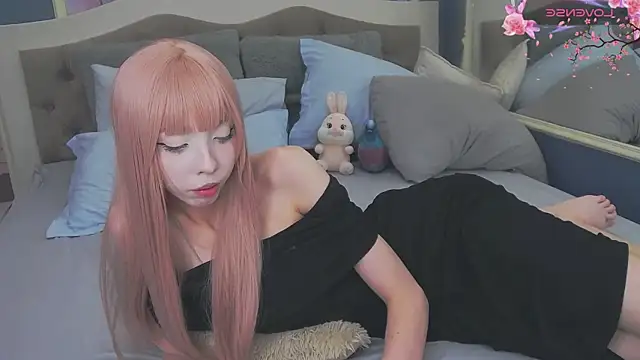 Evelyn Neal online show from 11/17/25, 04:22