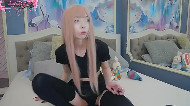 Evelyn Neal online show from 12/04/25, 03:33