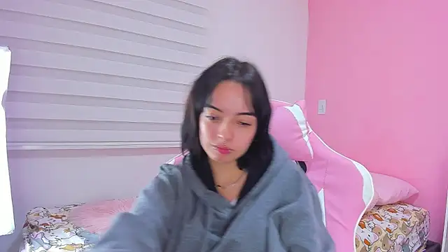 Snapshot of alexaa_fox chatting on 12/19/25, 05:00 alexaa fox online show from 12/19/25, 05:00