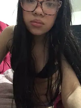 Snapshot of ashleyy20 chatting on 09/27/25, 12:28 ashleyy20 online show from 09/27/25, 12:28