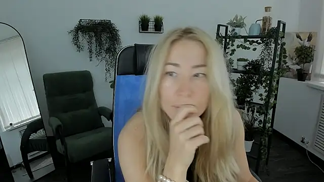 AstraMonroe online show from 04/06/26, 04:19