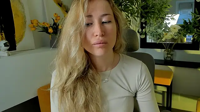 AstraMonroe online show from 10/08/25, 07:43