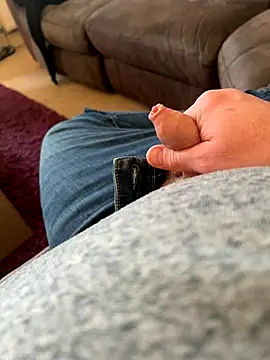 Snapshot of different-strokes chatting on 12/17/25, 09:14 different-strokes online show from 12/17/25, 09:14