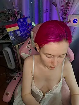 Snapshot of Fuzzy_Unicorn chatting on 06/17/26, 10:36 Fuzzy Unicorn online show from 06/17/26, 10:36