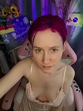 Snapshot of Fuzzy_Unicorn chatting on 07/06/26, 07:05 Fuzzy Unicorn online show from 07/06/26, 07:05