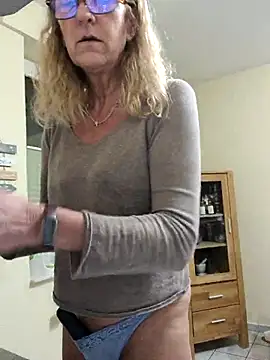 HotWifeLyn68 online show from 03/12/26, 08:46