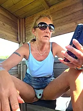 HotWifeLyn68 online show from 05/26/26, 10:24