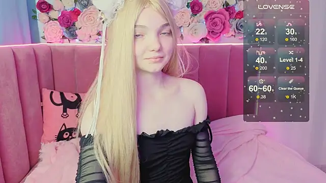 AnimeAlica18 online show from 10/31/25, 02:19