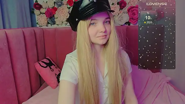 AnimeAlica18 online show from 11/12/25, 10:19