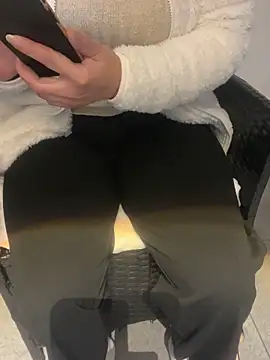 Snapshot of eli5566 chatting on 09/29/25, 06:13 eli5566 online show from 09/29/25, 06:13