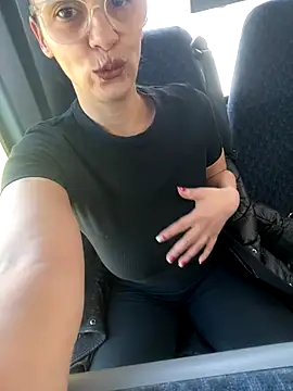 Snapshot of eli5566 chatting on 10/28/25, 11:09 eli5566 online show from 10/28/25, 11:09