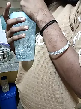 Snapshot of Geeta-satr chatting on 04/11/26, 05:38 Geeta-satr online show from 04/11/26, 05:38