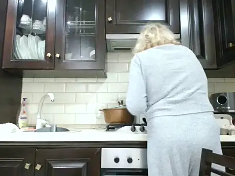 Snapshot of ButterflyBlondie chatting on 11/17/25, 02:59 ButterflyBlondie online show from 11/17/25, 02:59