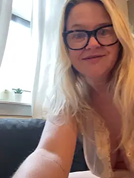 SuzieSub online show from 02/13/26, 09:20