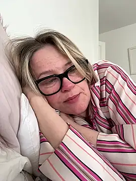 SuzieSub online show from 03/26/26, 09:18