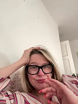 SuzieSub online show from 03/04/26, 08:55