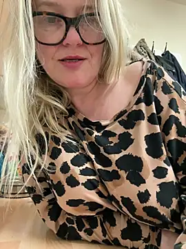 SuzieSub online show from 03/18/26, 10:21