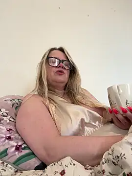 SuzieSub online show from 03/05/26, 08:55