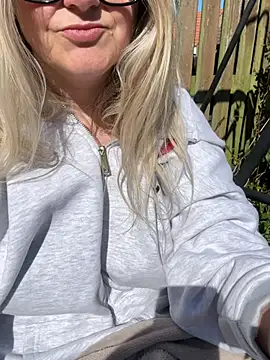 SuzieSub online show from 04/29/26, 09:24