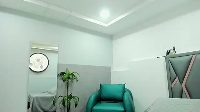 klariz09 online show from 09/17/25, 08:00