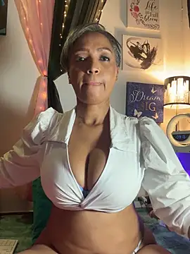 Snapshot of skarlleth_11 chatting on 12/18/25, 02:16 skarlleth 11 online show from 12/18/25, 02:16