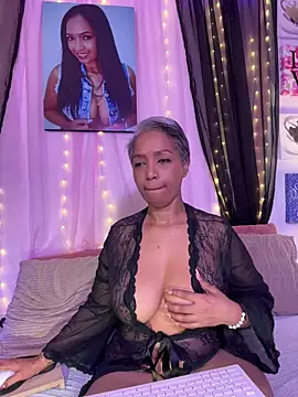 Snapshot of skarlleth_11 chatting on 11/17/25, 04:22 skarlleth 11 online show from 11/17/25, 04:22