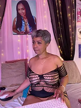 Snapshot of skarlleth_11 chatting on 11/20/25, 02:07 skarlleth 11 online show from 11/20/25, 02:07