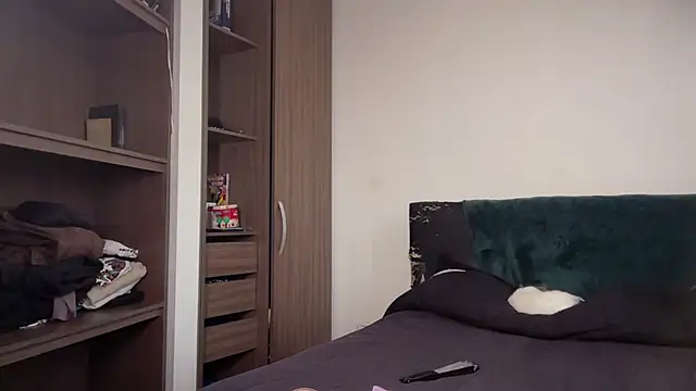 MiaBunnie online show from 12/19/25, 07:38