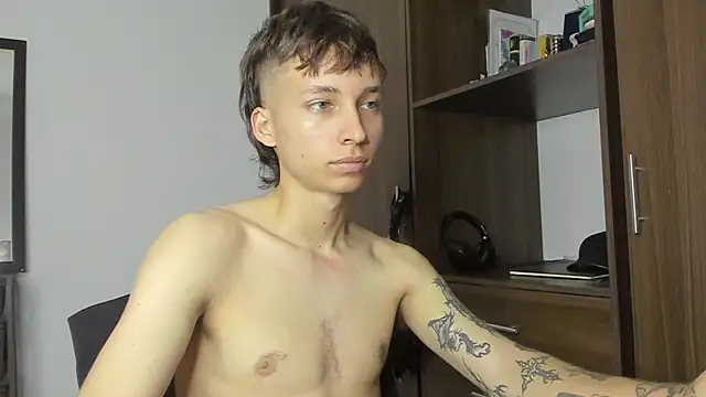 Snapshot of spacehumanz chatting on 10/29/25, 09:47 spacehumanz online show from 10/29/25, 09:47