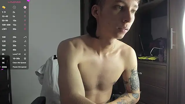 Snapshot of spacehumanz chatting on 11/15/25, 07:29 spacehumanz online show from 11/15/25, 07:29